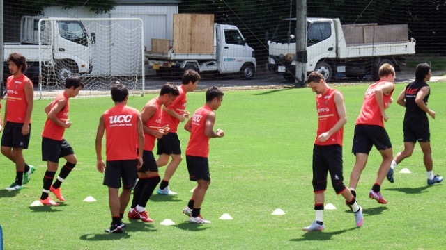 昨日の浦和戦のメンバーは今日はリカバリートレーニングのため不在。ピッチではフィールド9選手による練習が行われた。