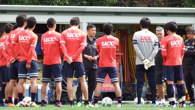 かなりじっくりと選手たちに話をしていた小倉隆史GM兼監督。昨日のFC東京戦は内容が良かっただけに、語る部分も多かったのだろう。