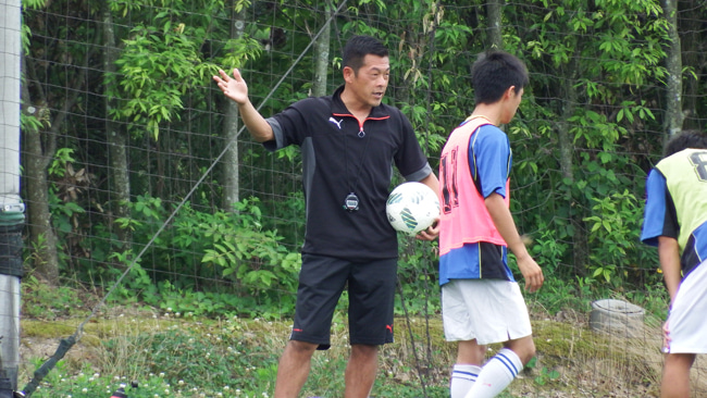 対戦相手の中京大中京高といえばこの人。岡山哲也監督である。