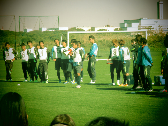 敗れたチームを代表し、武田英二郎選手が得意の英語であいさつ。「今日はありがとうございました。勝ちたかったけど、こういう日もある。これからも応援よろしくお願いします――みたいなことを言いました（笑）」。