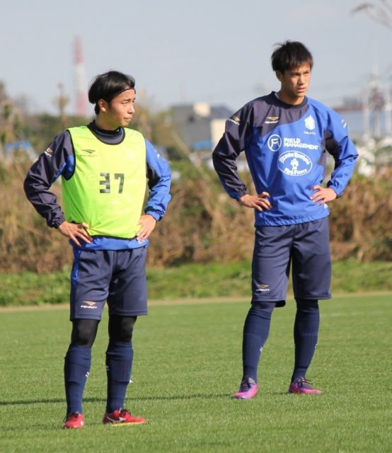 練習に合流した前田尚輝選手（左）と宮市剛選手